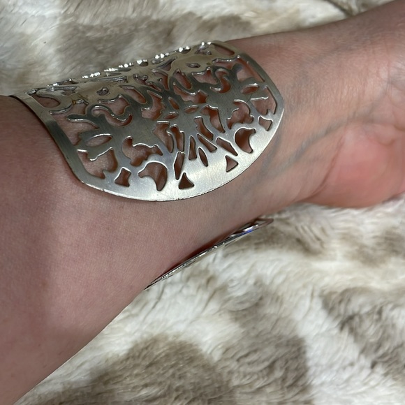Silver cuff bracelet, little worn on edges - Picture 3 of 6